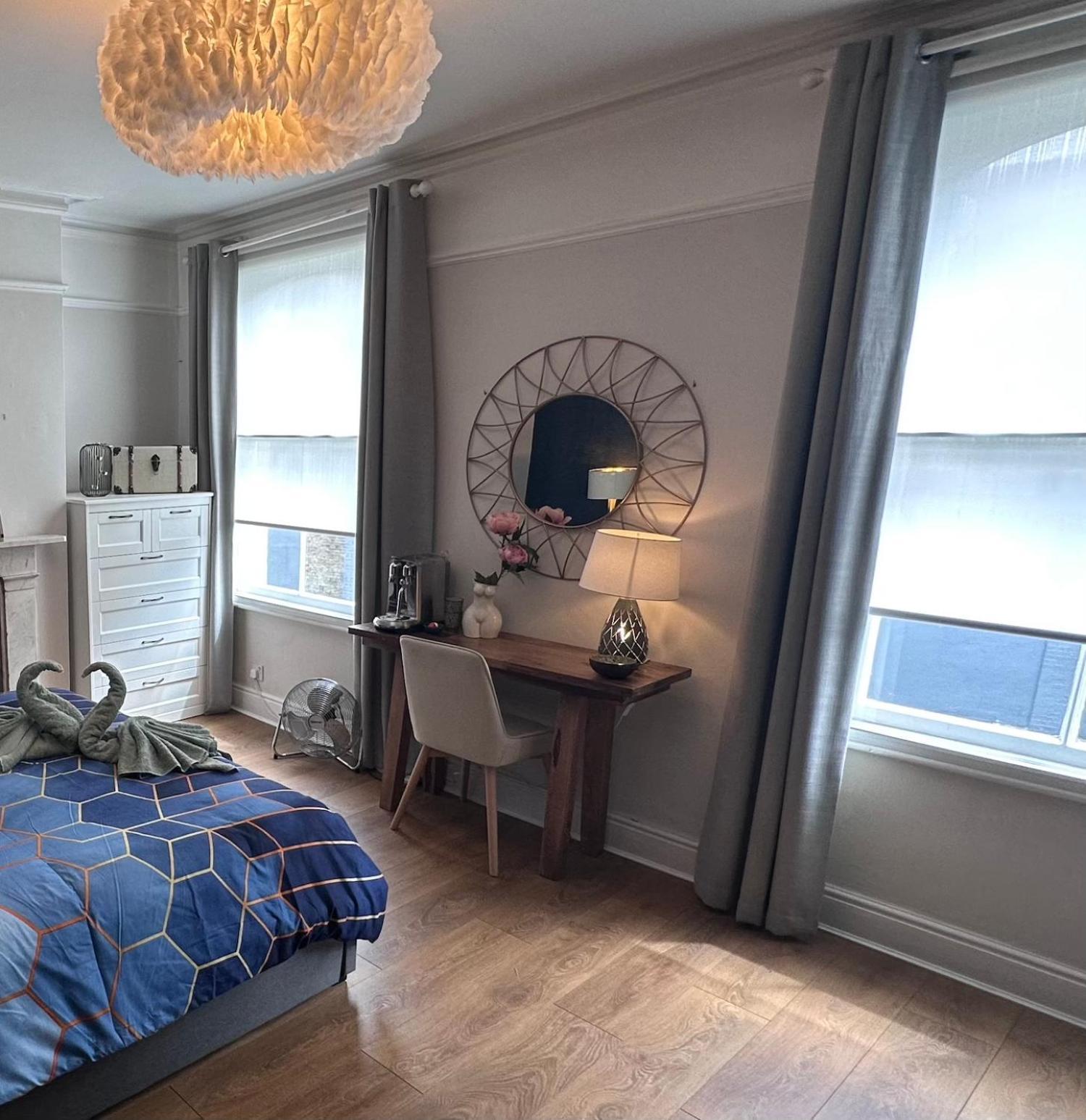 Large Bedroom In Beautiful House Лондон Экстерьер фото